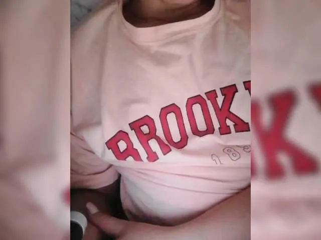 Live sex webcam photo for Maryu22 #292075494