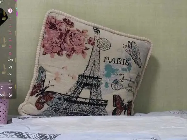 Live sex webcam photo for MashaWoW #292418423