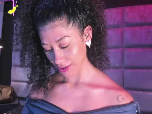 Live sex webcam photo for MaskGirl #290931998