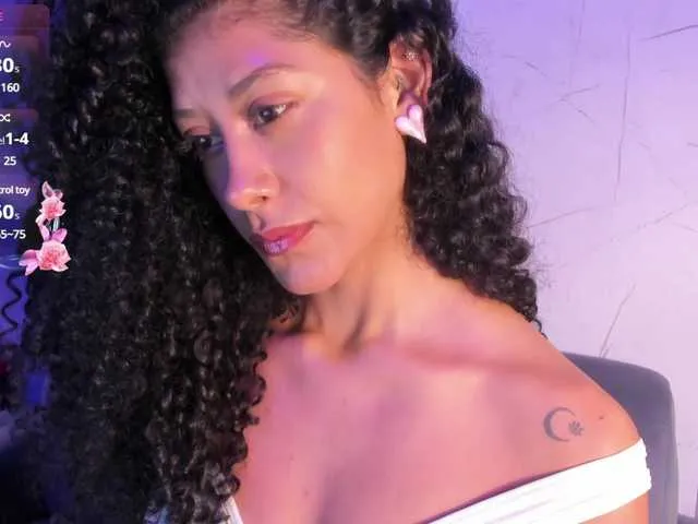 Live sex webcam photo for MaskGirl #290945968