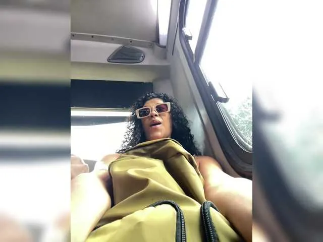 Live sex webcam photo for MaskGirl #290951601