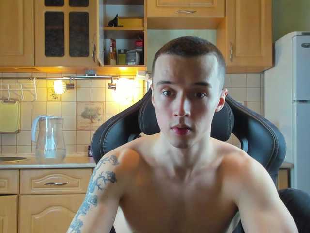 Live sex webcam photo for MasonWarholl #288084166