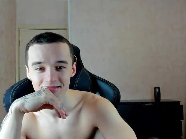 Live sex webcam photo for MasonWarholl #288084169