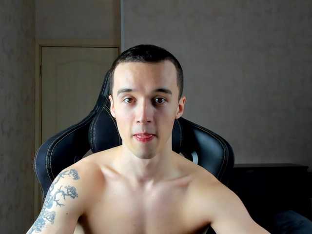 Live sex webcam photo for MasonWarholl #288084170