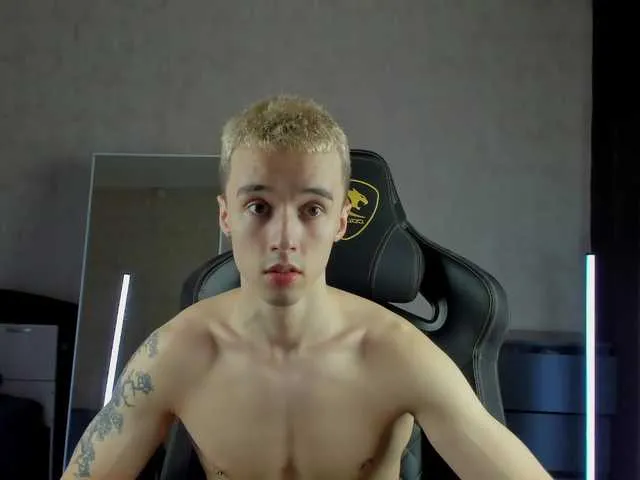 Live sex webcam photo for MasonWarholl #288084180