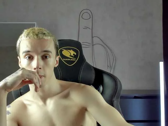 Live sex webcam photo for MasonWarholl #288425052