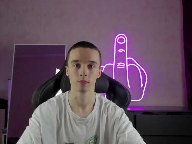 Live sex webcam photo for MasonWarholl #290268677