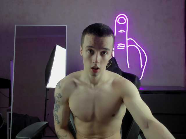 Live sex webcam photo for MasonWarholl #290272314