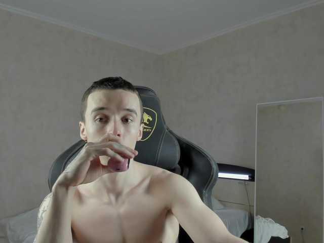 Live sex webcam photo for MasonWarholl #290302047