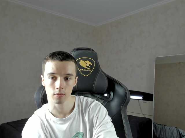 Live sex webcam photo for MasonWarholl #290336355