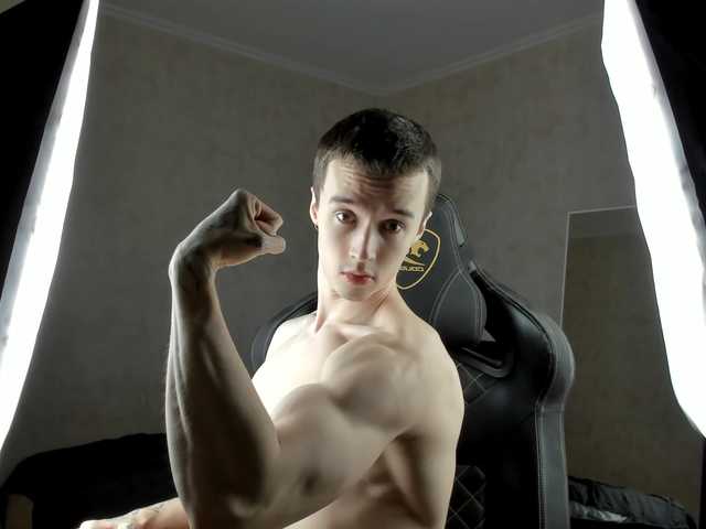 Live sex webcam photo for MasonWarholl #290410215