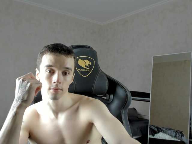 Live sex webcam photo for MasonWarholl #290415076