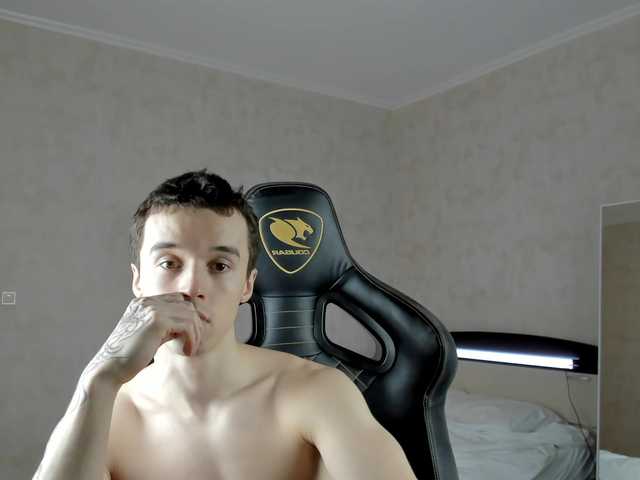 Live sex webcam photo for MasonWarholl #290462320