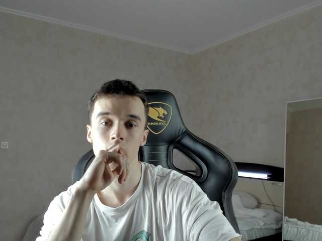 Live sex webcam photo for MasonWarholl #290596834