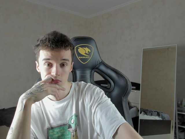 Live sex webcam photo for MasonWarholl #290720716