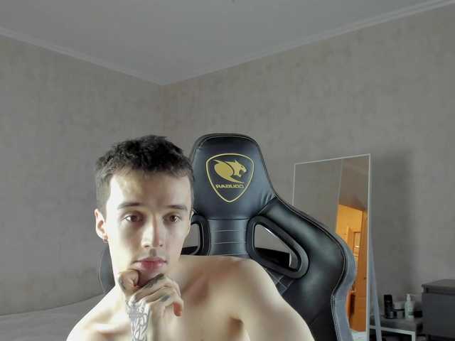 Live sex webcam photo for MasonWarholl #290947999