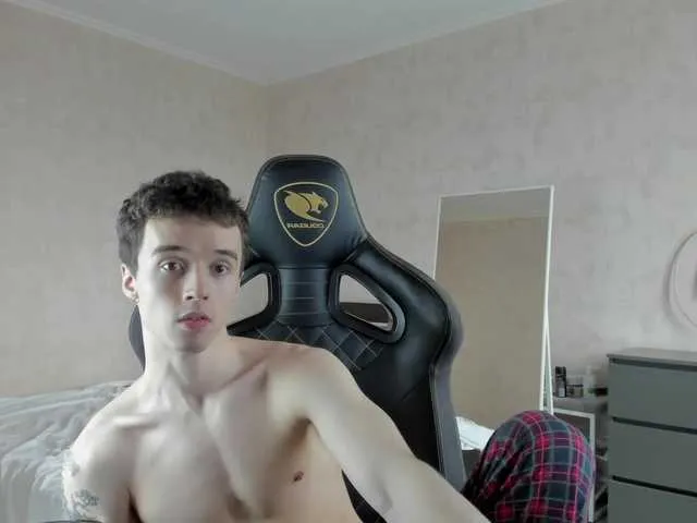 Live sex webcam photo for MasonWarholl #291110554