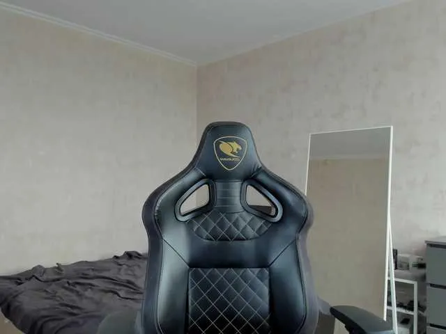 Live sex webcam photo for MasonWarholl #291144653