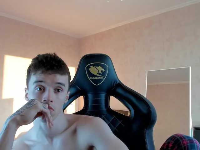 Live sex webcam photo for MasonWarholl #291268682