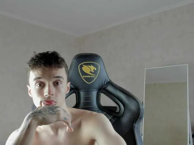 Live sex webcam photo for MasonWarholl #291294651