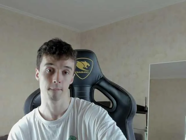 Live sex webcam photo for MasonWarholl #291370991