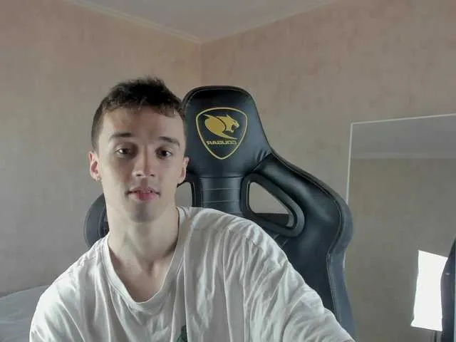 Live sex webcam photo for MasonWarholl #291581562