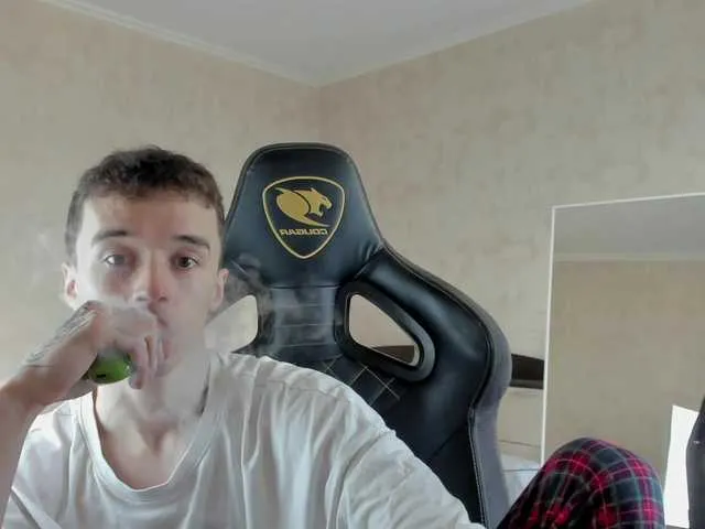 Live sex webcam photo for MasonWarholl #291609137