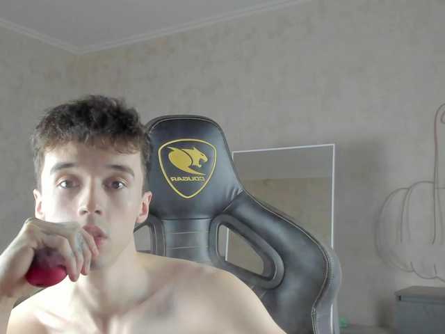 Live sex webcam photo for MasonWarholl #292076398