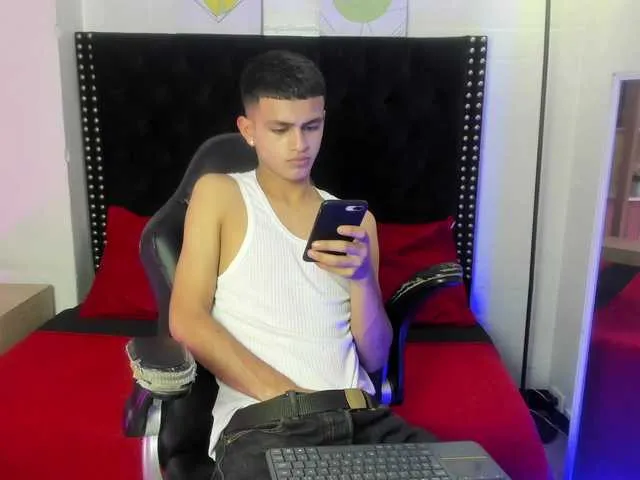 Live sex webcam photo for MateuusSpnn37 #290539945