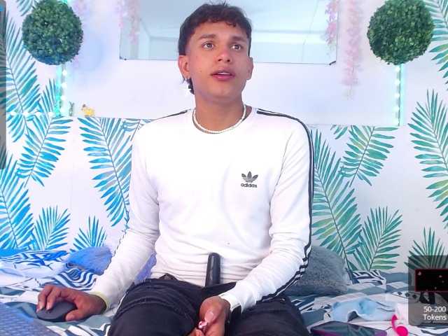 Live sex webcam photo for Mathias-69 #276018195