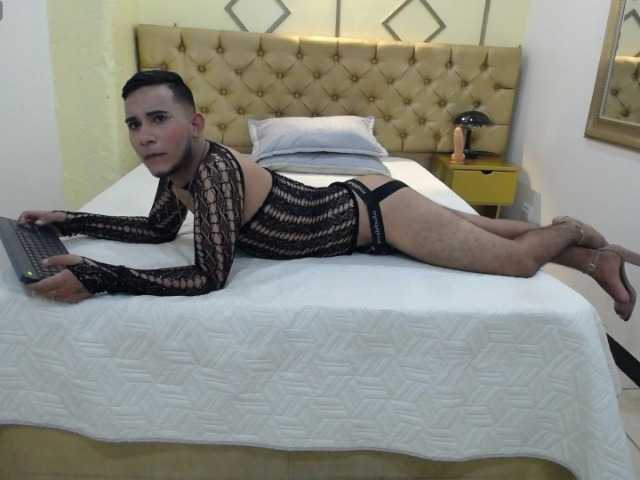 Live sex webcam photo for Matiasbetancur #277345395