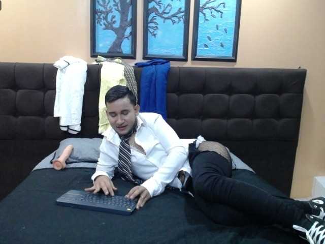 Live sex webcam photo for Matiasbetancur #277419787