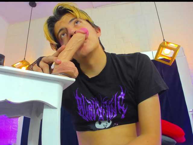 Live sex webcam photo for MatthewMartinez #277669738