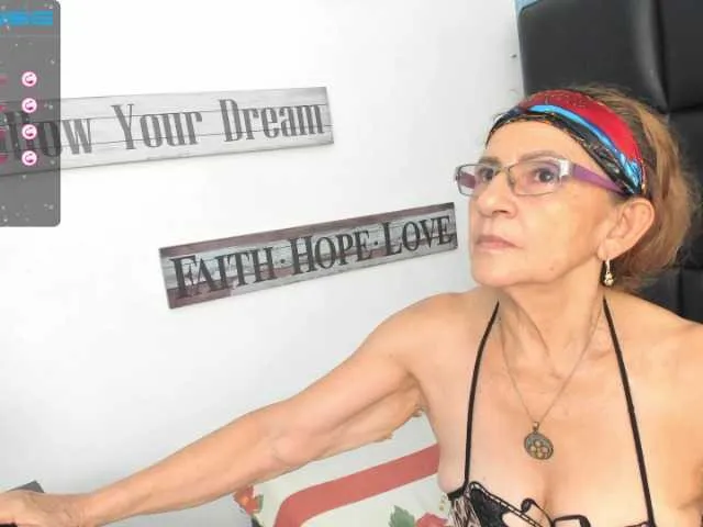 Live sex webcam photo for MatureBlonde #274314160