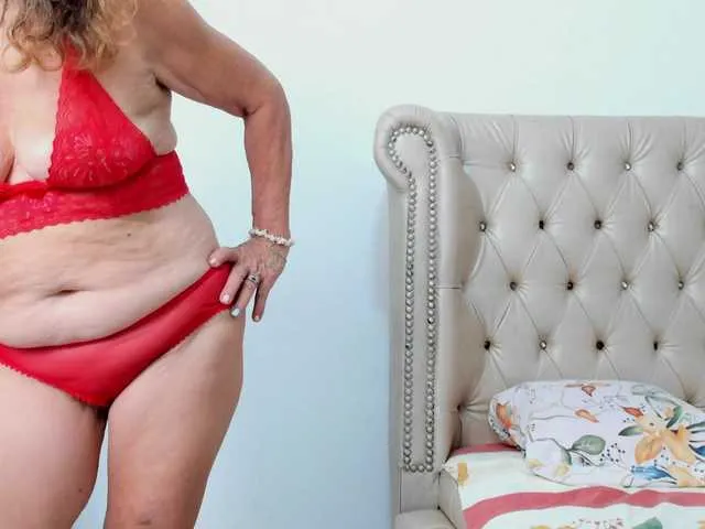 Live sex webcam photo for MatureBlonde #291875909