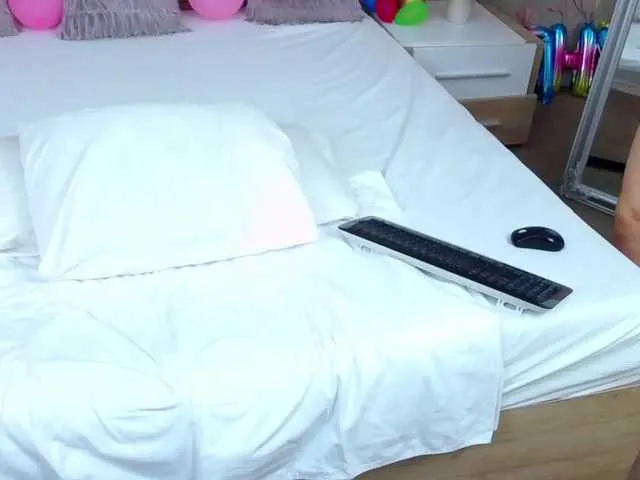 Live sex webcam photo for MatureVivian #291506917