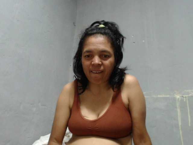 Live sex webcam photo for Maturewoman2 #277997418