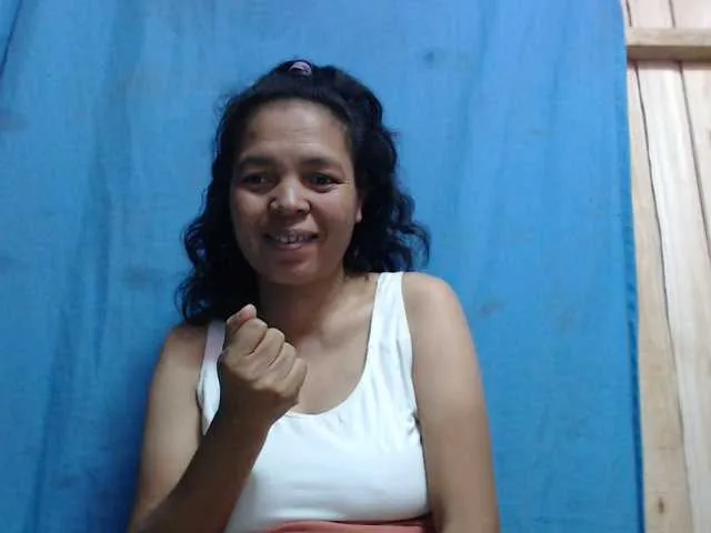 Live sex webcam photo for Maturewoman2 #289655896