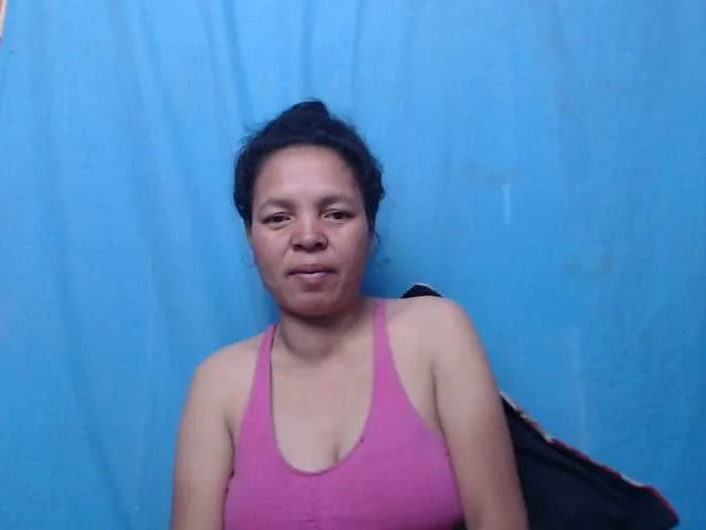 Live sex webcam photo for Maturewoman2 #290240361