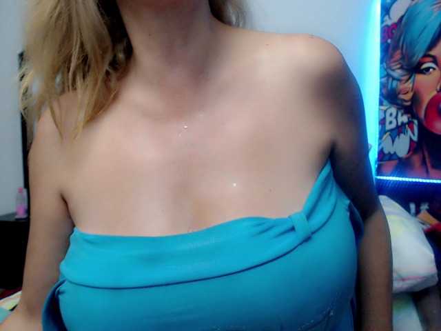 Live sex webcam photo for Matureyeyee #272183344