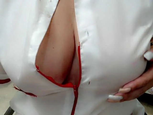 Live sex webcam photo for Matureyeyee #273156566