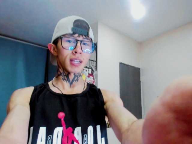 Live sex webcam photo for MaxDominant #291959397