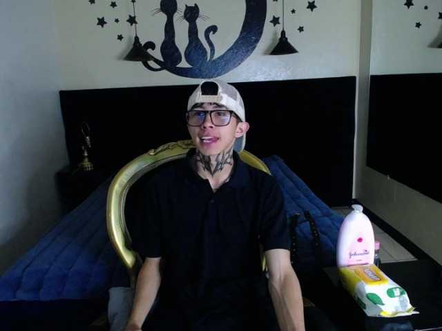 Live sex webcam photo for MaxDominant #291979969