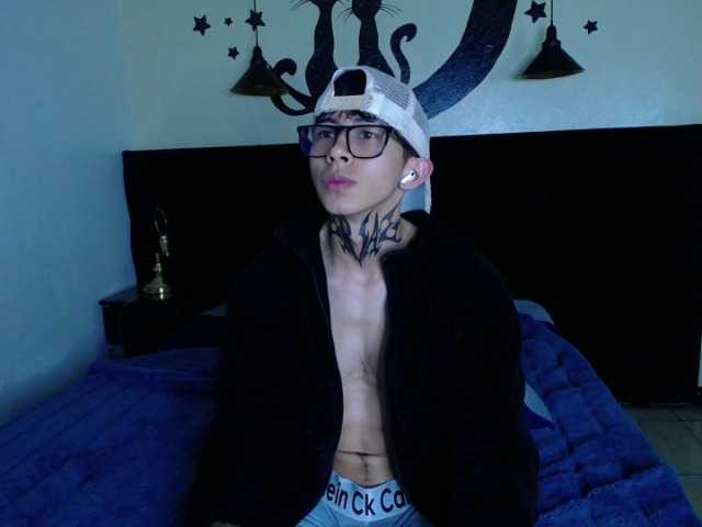 Live sex webcam photo for MaxDominant #291981580