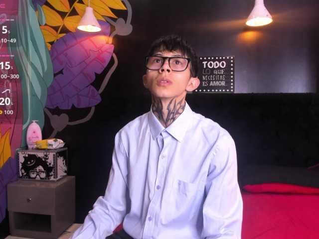 Live sex webcam photo for MaxDominant #291993633