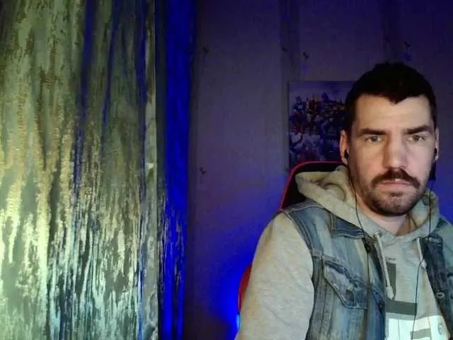 Live sex webcam photo for MaxmarkArt #292172339