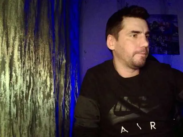 Live sex webcam photo for MaxmarkArt #292351191