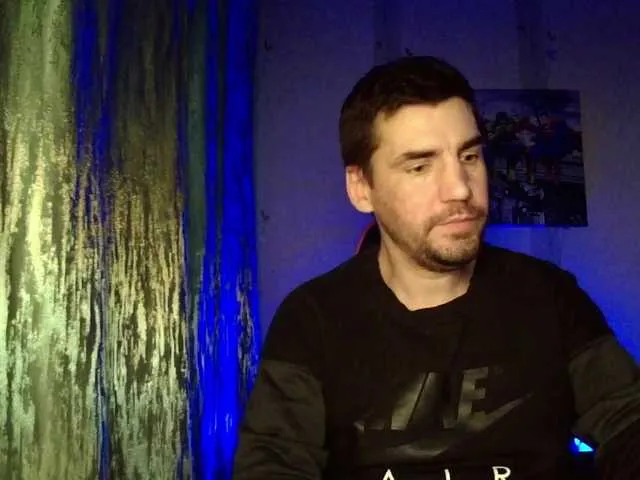 Live sex webcam photo for MaxmarkArt #292381046