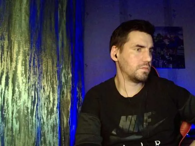 Live sex webcam photo for MaxmarkArt #292385697