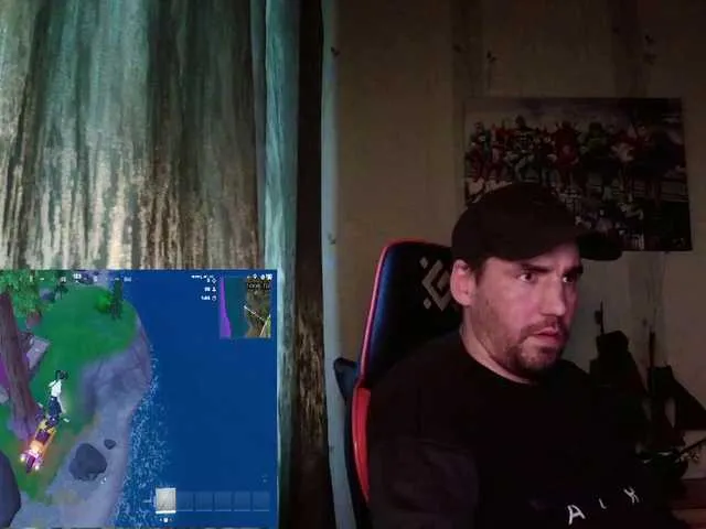 Live sex webcam photo for MaxmarkArt #292388268